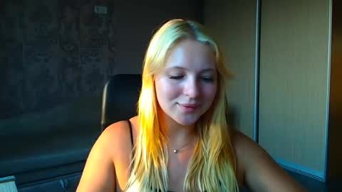 Melanie online show from August 5, 4:49 pm