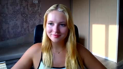 Melanie online show from August 6, 3:33 pm