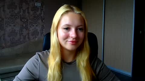 Melanie online show from August 8, 10:48 am