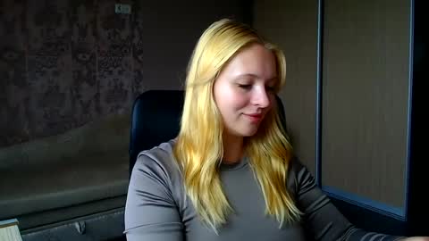 Melanie online show from August 8, 1:33 pm