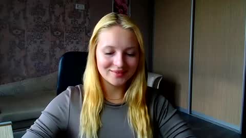 Melanie online show from August 14, 2:43 pm
