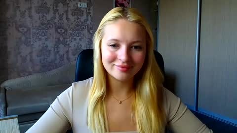 Melanie online show from August 15, 9:35 am