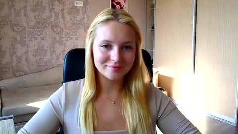 Melanie online show from August 15, 2:32 pm