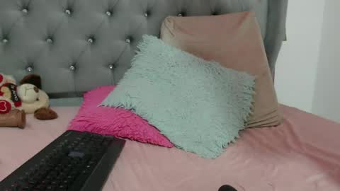 _mindy_moon online show from August 6, 4:06 pm