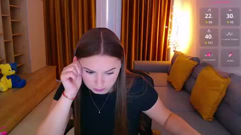 Mia online show from July 23, 8:05 am