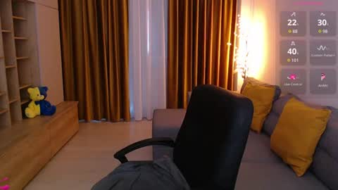 Mia online show from July 26, 5:12 am