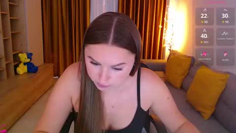 Mia online show from July 26, 10:42 am