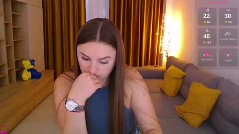 Mia online show from August 2, 9:27 am