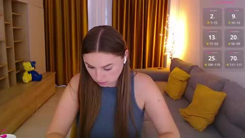 Mia online show from August 2, 10:33 am