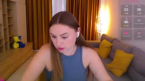 Mia online show from August 2, 12:01 pm