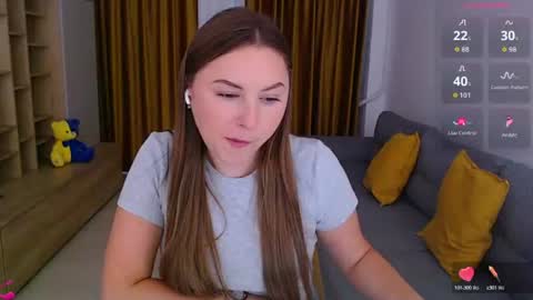 Mia online show from August 3, 7:59 am