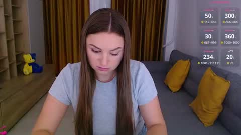 Mia online show from August 3, 10:22 am