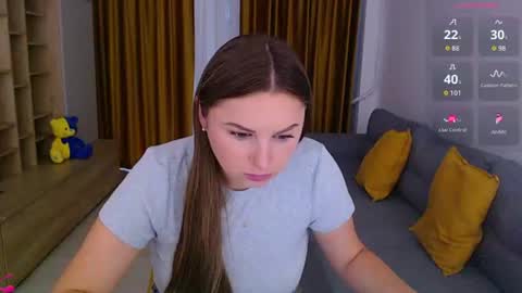 Mia online show from August 3, 11:28 am