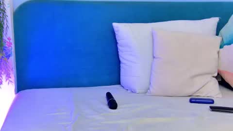 Saylormoonx     Moonsy online show from July 29, 9:27 am