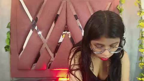 Nana online show from August 7, 1:11 pm