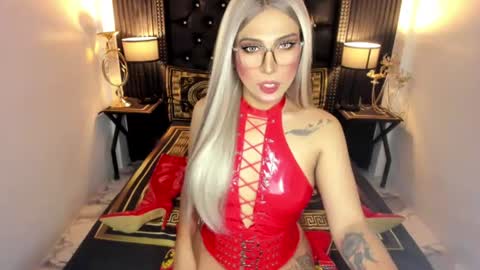 _natashacooper_ online show from July 10, 9:59 am