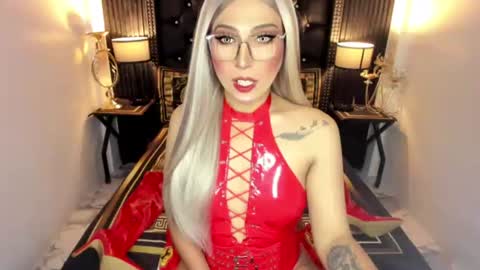 _natashacooper_ online show from July 10, 11:05 am