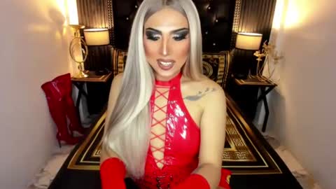 _natashacooper_ online show from July 13, 1:40 pm