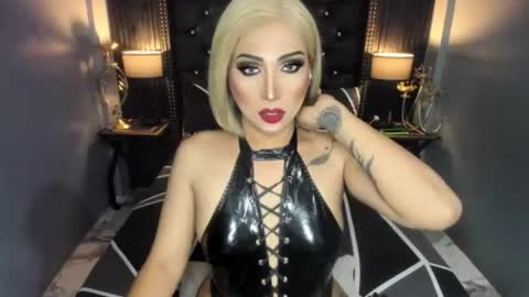 _natashacooper_ online show from August 11, 1:24 pm