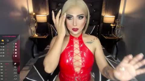 _natashacooper_ online show from August 12, 6:10 pm