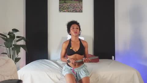 _nayra_ online show from August 7, 5:02 pm