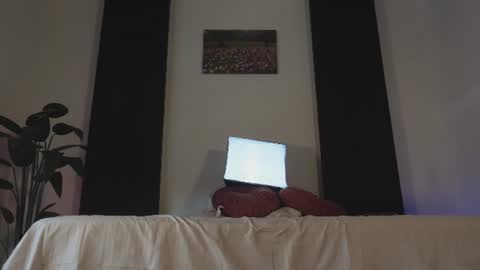 _nayra_ online show from August 7, 6:08 pm