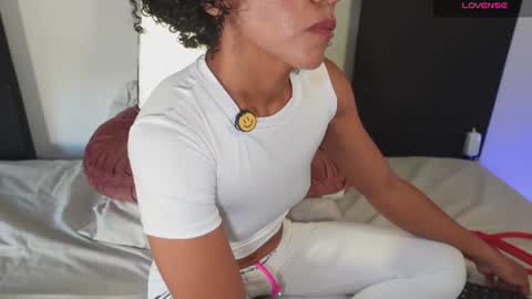 _nayra_ online show from August 8, 6:08 pm