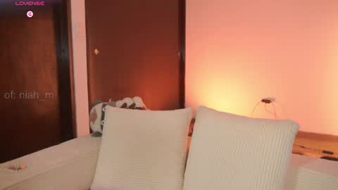 NiniHelp me by giving my show a thumbs up online show from August 4, 11:24 pm