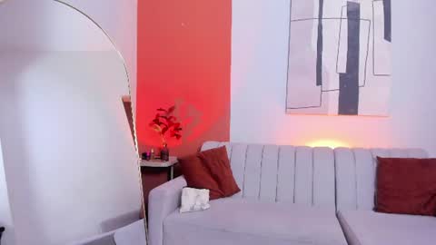 _nicoletteshea_ online show from August 7, 7:25 pm