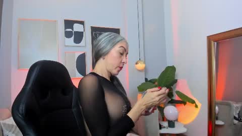 _nicoletteshea_ online show from August 11, 3:36 pm