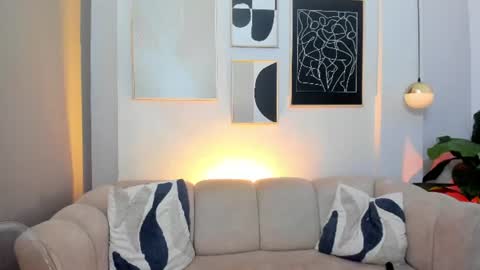 _nicoletteshea_ online show from August 14, 1:48 pm