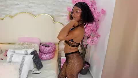  ninafox online show from August 4, 9:34 pm