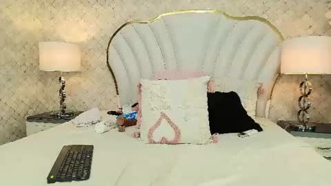 ninafox online show from August 14, 12:25 am