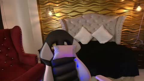 Nina Harpper online show from August 6, 12:37 pm