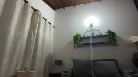 _paulah2 online show from August 14, 3:21 am