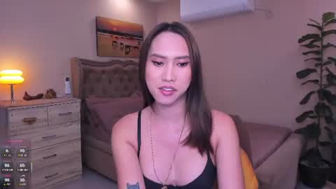 O L I V I A online show from August 8, 10:26 am
