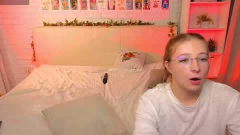 Merlizz Eva Jane Mila Nicole  left to right  online show from August 2, 12:28 am