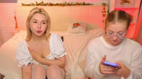 Merlizz Eva Jane Mila Nicole  left to right  online show from August 2, 1:34 am