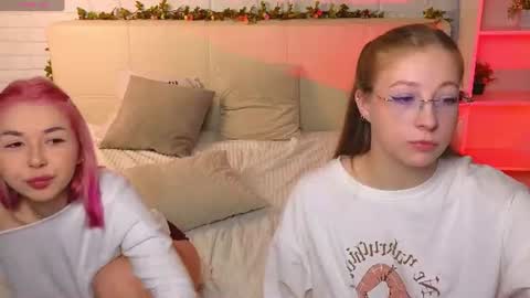 Merlizz Eva Jane Mila Nicole  left to right  online show from August 9, 10:22 pm