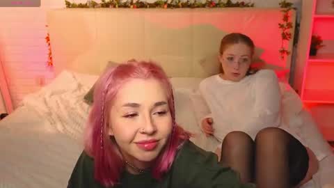 Merlizz Eva Jane Mila Nicole  left to right  online show from August 11, 11:40 pm