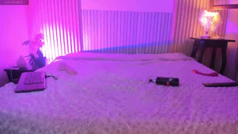 _ravynrouge1 online show from August 7, 11:05 pm