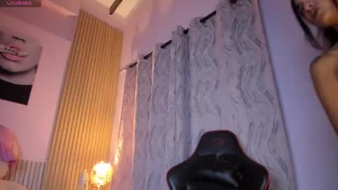 _ravynrouge1 online show from August 12, 11:01 am