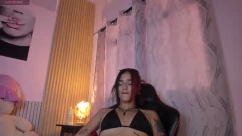 _ravynrouge1 online show from August 12, 2:19 pm