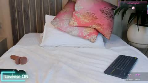 _samantagomez online show from July 28, 1:39 pm