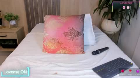 _samantagomez online show from July 30, 5:20 pm