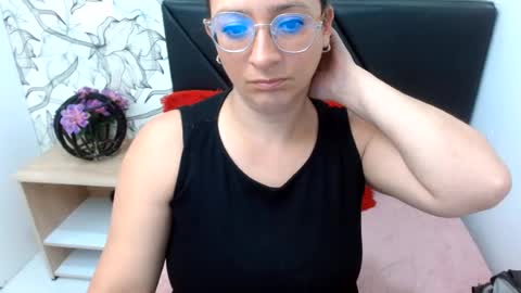 _saraximena_ online show from August 3, 4:58 pm