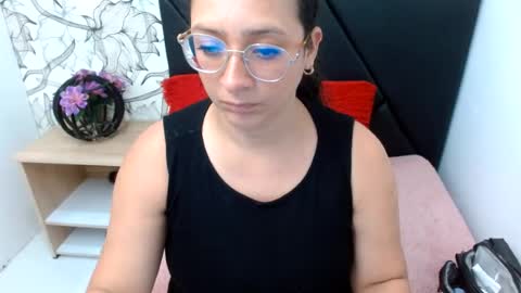 _saraximena_ online show from August 3, 6:04 pm