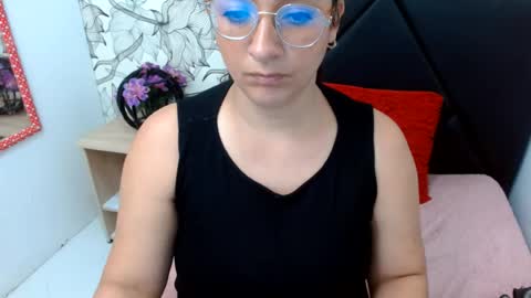 _saraximena_ online show from August 3, 7:32 pm
