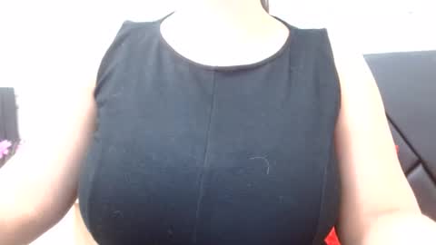 _saraximena_ online show from August 3, 8:38 pm
