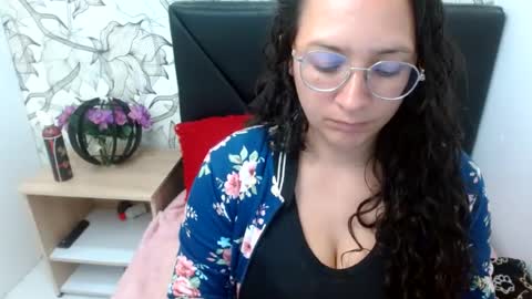 _saraximena_ online show from August 14, 3:59 pm